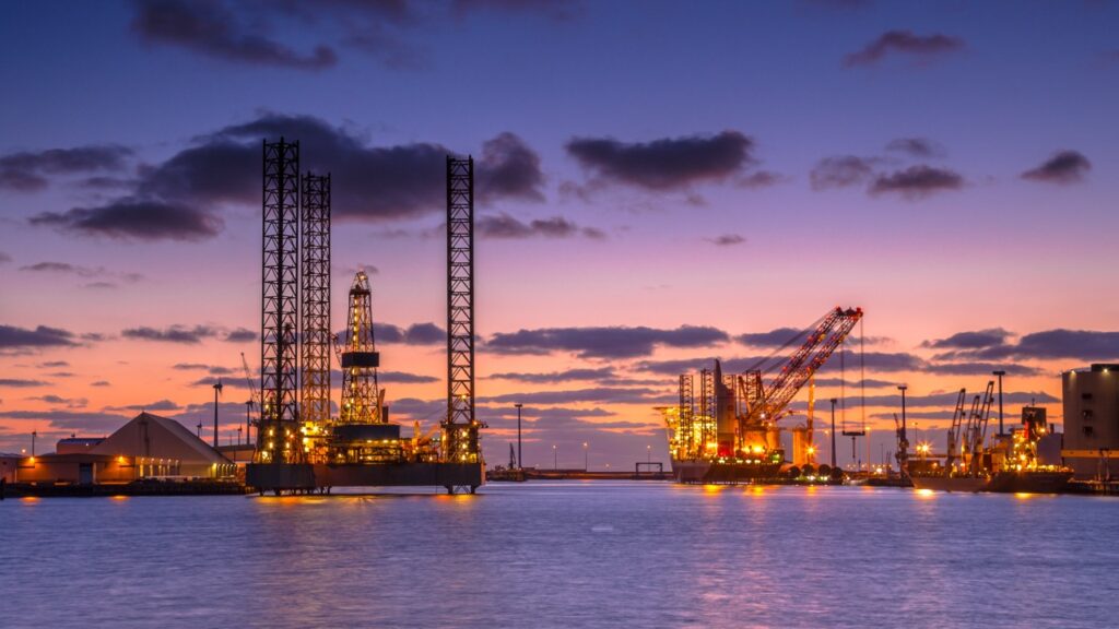 oil-drilling-rig-construction-site-
