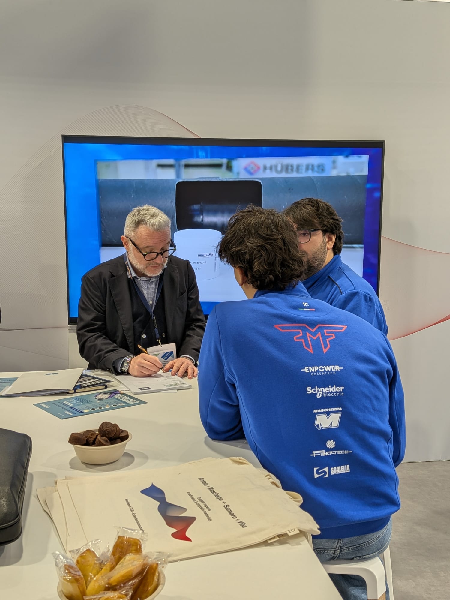 ncontro con i ragazzi del PoliMi Motorcycle Factory al JEC World 2026