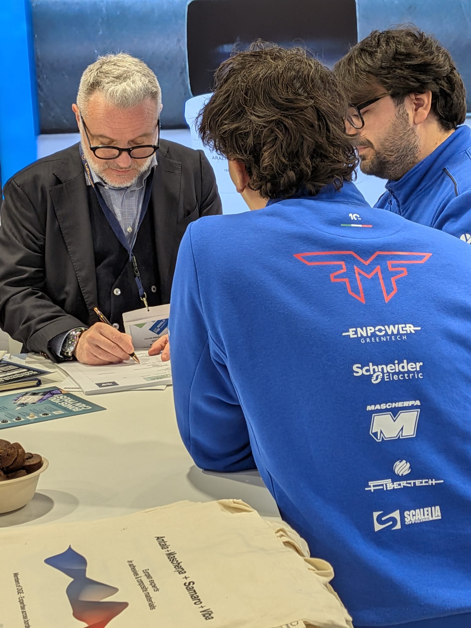 ncontro con i ragazzi del PoliMi Motorcycle Factory al JEC World 2026