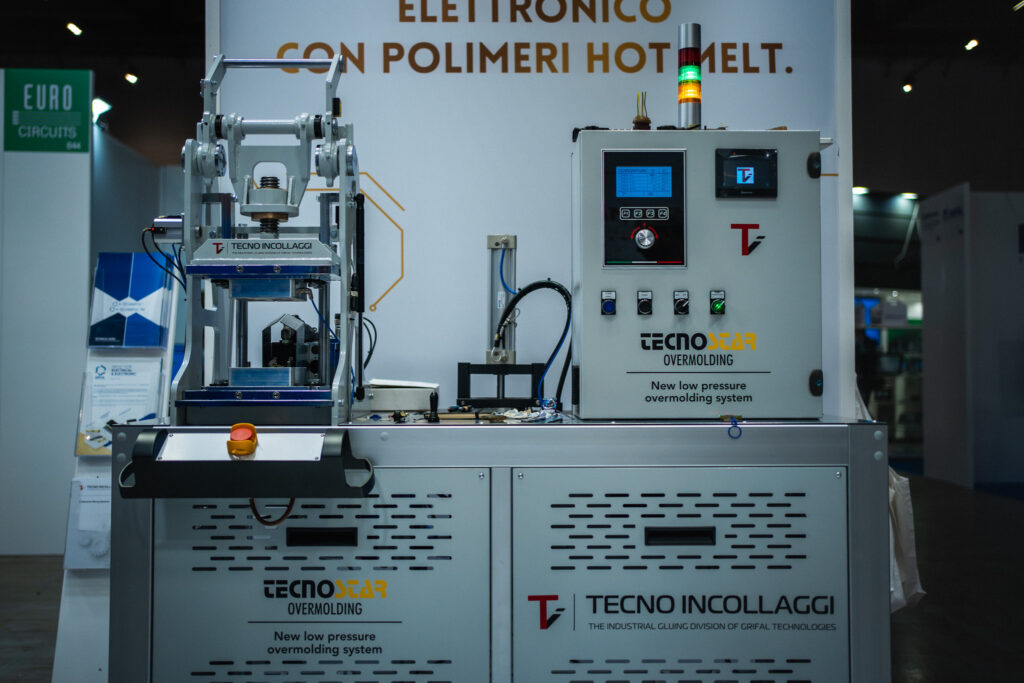 tecno incollaggi Macchina Low Pressure Molding a Focus on PCB 2026